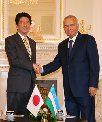 安倍　日本人抑留者　ウズベキスタン２　カリモフ大統領
