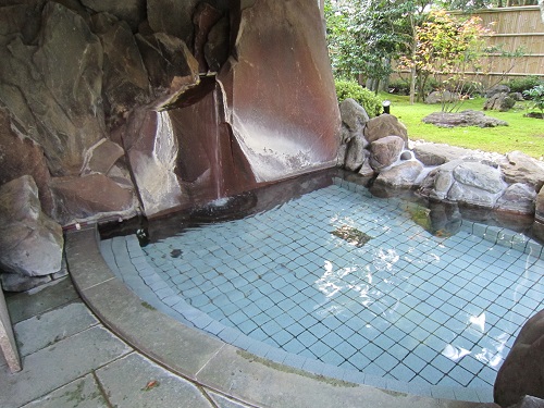 岩の庭園露天風呂