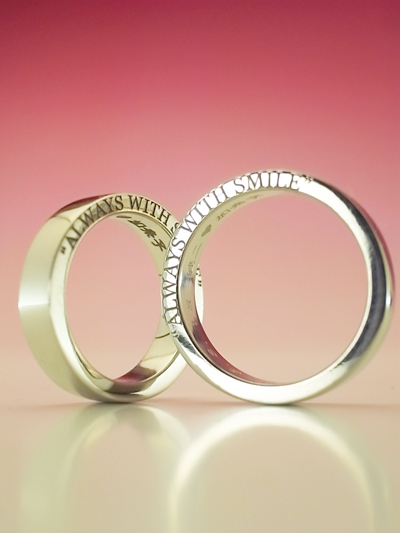 結婚指輪　サイド　文字