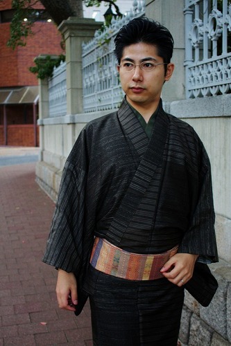 男の着物】関絹織物の創作大島紬で贅沢男着物コーデ！ | 神戸・元町の 